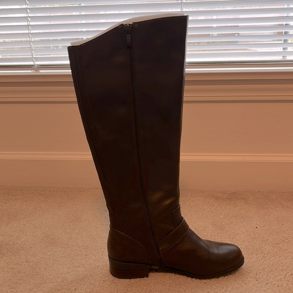 me Too Women’s Chocolate Brown Leather Riding boots with Buckle Size 6.5 - Picture 4 of 5